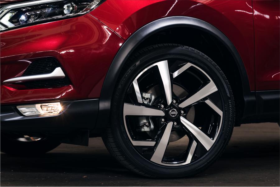 Колеса Nissan Rogue Sport 2019 года  (фото 18 из 40)